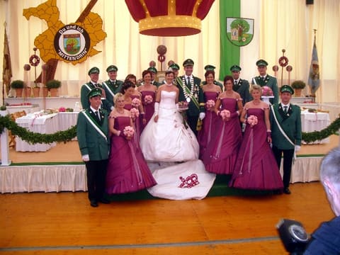 Kreiskönigspaar 2006 Hermann und Ele Kaup mit Hofstaat